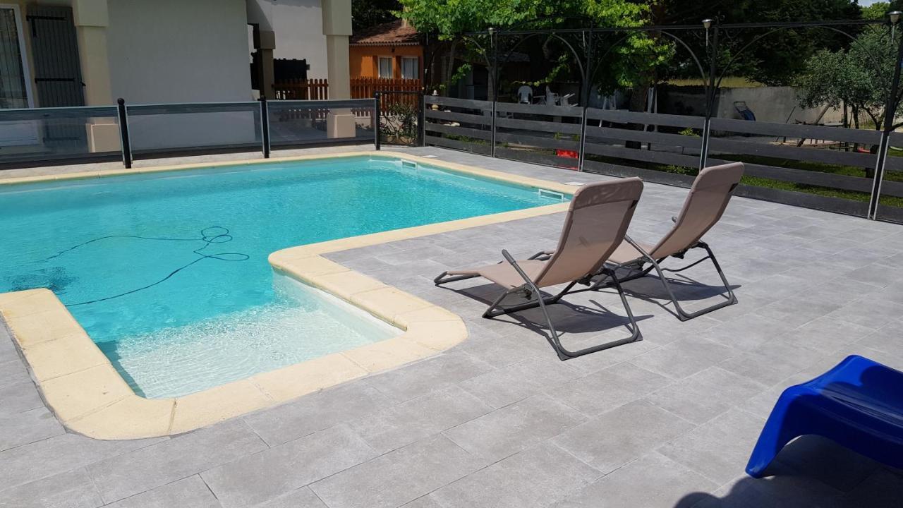 Charmante Maison Climatisee Vedene - Avignon Avec Piscine エクステリア 写真
